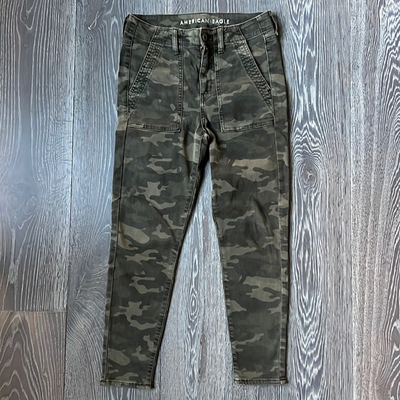 American Eagle Outfitters Denim - American Eagle size 4 short camo jeggings